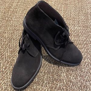 NEVER WORN - Size 10.5 Chukka Boots